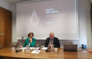 Sovraffollamento e suicidi, nelle carceri i detenuti hanno un “Nodo alla gola” Carceri