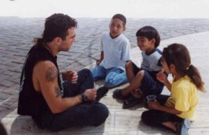 Tredici anni senza Vittorio Arrigoni, cos’è rimasto del “restiamo umani”? Vittorio Arrigoni