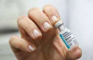 Cosa c’è dietro la decisione di AstraZeneca di ritirare i vaccini anti-Covid Vaccini