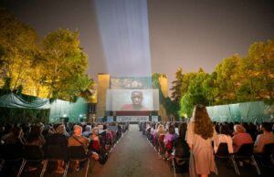 Giovedì si riaccenderà lo schermo dell’Arena Puccini, tra gli ospiti Wim Wenders, Riccardo Milani e il ritorno di Garrone