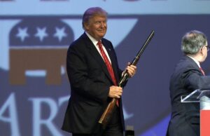 Le armi negli Usa, i tentativi di controllarle, la lobby che finanzia la politica Armi