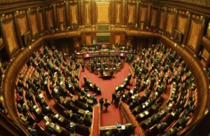 Decreti d’estate, tra nuovi albi e norme anti-Gandhi