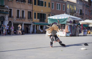 Un dialogo tra corpi e città: torna a Bologna la nuova edizione di Danza Urbana Danza Urbana