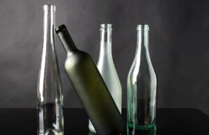 Bottiglie in vetro per i propri prodotti: come scegliere quella giusta bottiglie