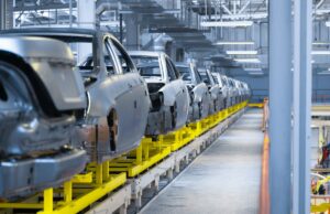 Taglio alla transizione dell’Automotive, più soldi alle armi: l’Italia cambia industria? Automotive