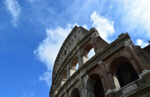 A un anno dal contenzioso fiscale Airbnb torna in Italia utilizzando il Colosseo a scopo promozionale