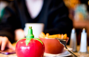 Come migliorare il servizio nei fast food: accessori essenziali per la preparazione veloce fast food