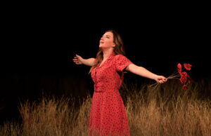 Pagliacci: nido di memorie del patriarcato su cui trionfa Mariangela Sicilia