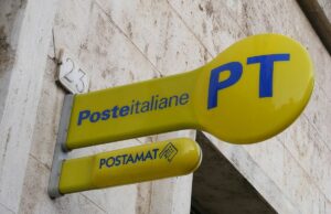 Poste Italiane vuole chiudere uffici nelle periferie: la protesta di lavoratori e cittadini Poste Italiane