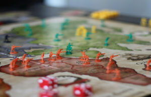 L’inverno tra digitale e tradizione: giochi, cultura e relax per le serate in casa giochi da tavolo