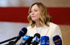«Se guardo te sono bugiarda»: falsità e imprecisioni di Meloni sul caso Almasri Giorgia Meloni