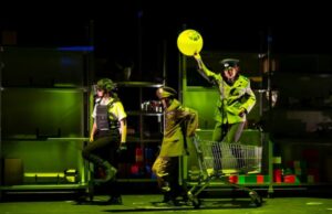 “Alle Armi” in scena a Teatri di Vita: il gioco (serio) della guerra Alle Armi