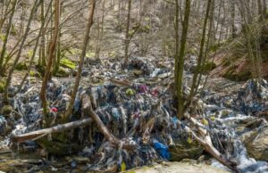 Palazzuolo, la discarica è franata nel torrente ma i cittadini non possono aiutare Discarica