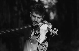 Federico Mecozzi: «Il violino è uno strumento malleabile e a me piacere contaminare» Federico Mecozzi