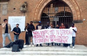 Migranti sotto sfratto dal Cas di Malalbergo, appena tre giorni per trovare un’alternativa Migranti sotto sfratto