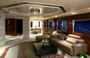 Arredare uno yacht di lusso: 5 consigli pratici per un design su misura