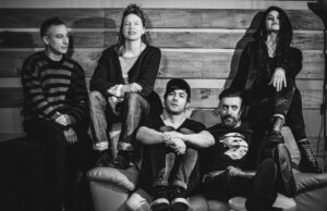 A Toys Orchestra: «Il mercato musicale è fatto di numeri e io sono discalculico» A Toys Orchestra