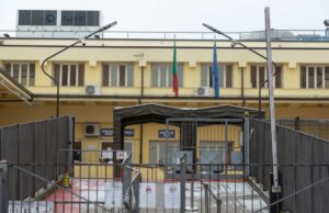 Accampati di notte per esercitare un diritto: l’odissea dei richiedenti asilo a Bologna Richiedenti asilo