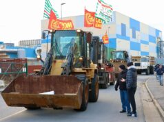 Gli operai occupano l’ex Ilva a Genova: il piano del governo mette fine alla siderurgia Ex Ilva