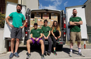 Da oggi il postino porta anche freschezza; a Bologna arrivano frutta e verdura a domicilio