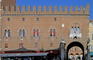 Non solo Bologna, anche a Ferrara i dipendenti comunali protestano per il salario accessorio Dipendenti comunali