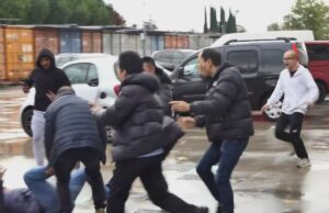 Cosa succede nel distretto tessile di Prato, dove vengono aggrediti i lavoratori in sciopero Prato