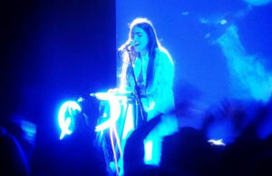 Joan Thiele arriva a Bologna sul palco del Locomotiv Club Joan Thiele