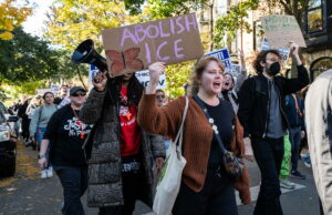 “Ice out!”, monta la protesta contro la polizia Usa alle Olimpiadi Milano Cortina Ice