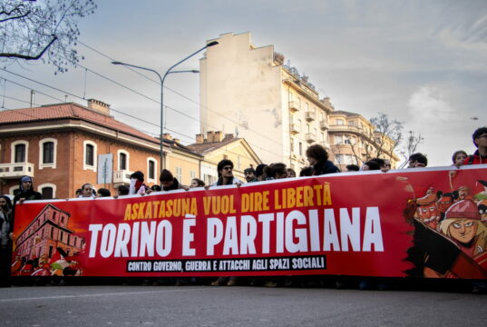 “Torino è partigiana”, le immagini della manifestazione per Askatasuna Askatasuna