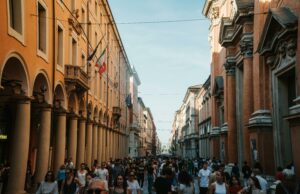 Informazione indipendente e spazi culturali alternativi: perché continuano ad avere un ruolo nella vita urbana