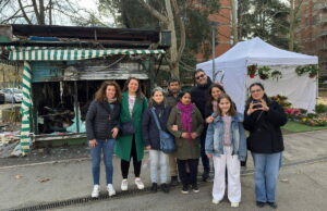 “Dalle ceneri ai fiori”, la gara di solidarietà per ricostruire il chiosco di fiori bruciato Chiosco di fiori