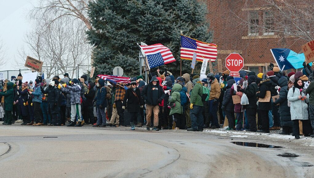 Crowd_protests_against_ICE_in_Minneapolis Minneapolis