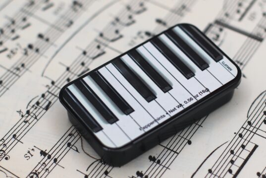 Giornalismo musicale a Ferrara con Gino Castaldo e dibattito su AI