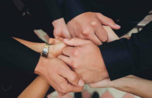 Una mamma e due papà: per la prima volta un tribunale italiano riconosce tre genitori Tre Genitori
