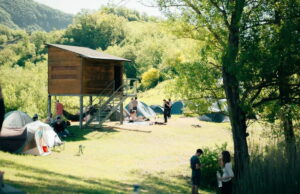 In camping gratis contro l’ondata di calore, il Poggiolo di Monte Sole tende la mano alla città Poggiolo