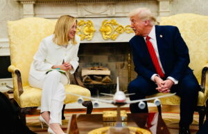 Dietro la sceneggiata tra Trump e Meloni c’è la dipendenza dell’Europa dagli Usa Trump e Meloni