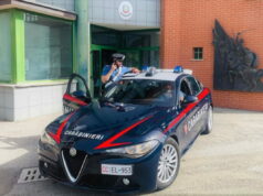 Vergato, con l’auto contro i manifestanti sventolando la bandiera italiana Vergato
