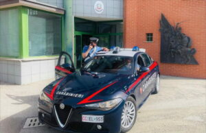 Vergato, con l’auto contro i manifestanti sventolando la bandiera italiana Vergato