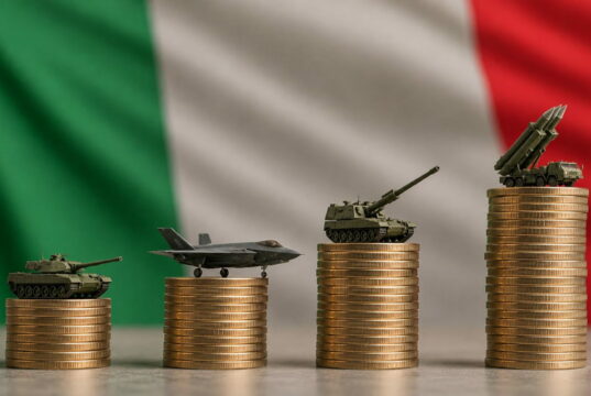 Nato, l’ideologia bellica costerà all’Italia 500 miliardi di euro in più (sottratti a clima e sanità) Nato