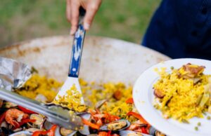 Una paella per Gaza: a Granarolo una cena solidale per il diritto allo studio paella per gaza