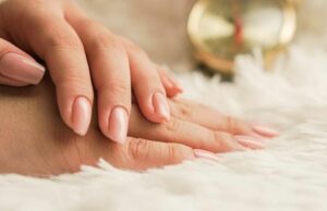 Manicure a casa: come ottenere un risultato curato senza eccessi manicure a casa