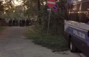 Le ruspe e la polizia a Bosco Ospizio per il cantiere di un supermercato Bosco Ospizio