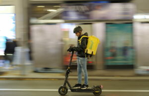 Glovo “graziata” dal gip di Milano per l’assunzione dei riders Glovo