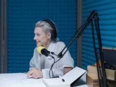 Radio notturna e videochat: cercare compagnia oggi radio